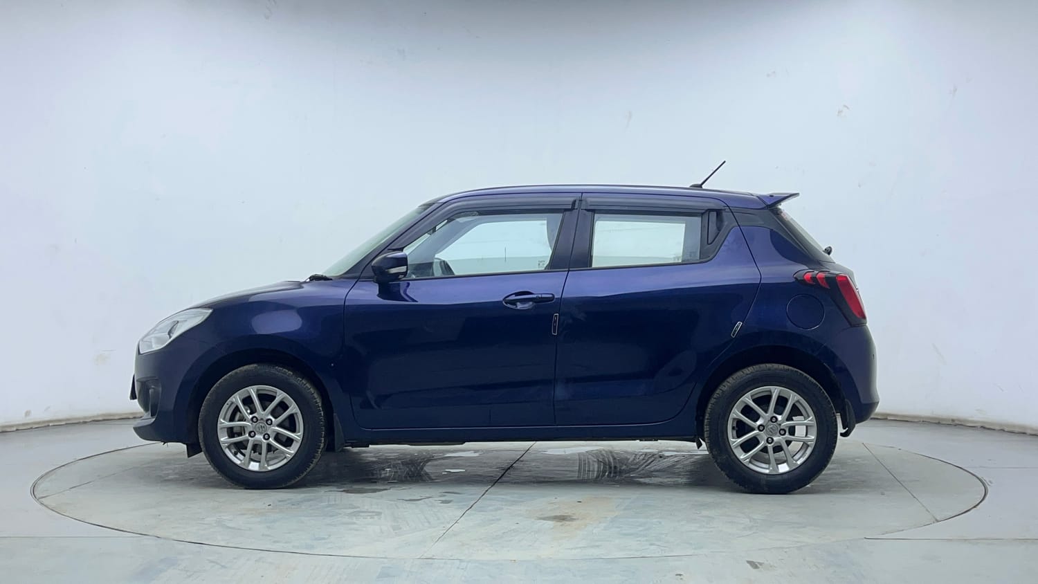 Used 2022 Maruti Suzuki Swift ZXi Petrol Manual exterior LEFT SIDE VIEW