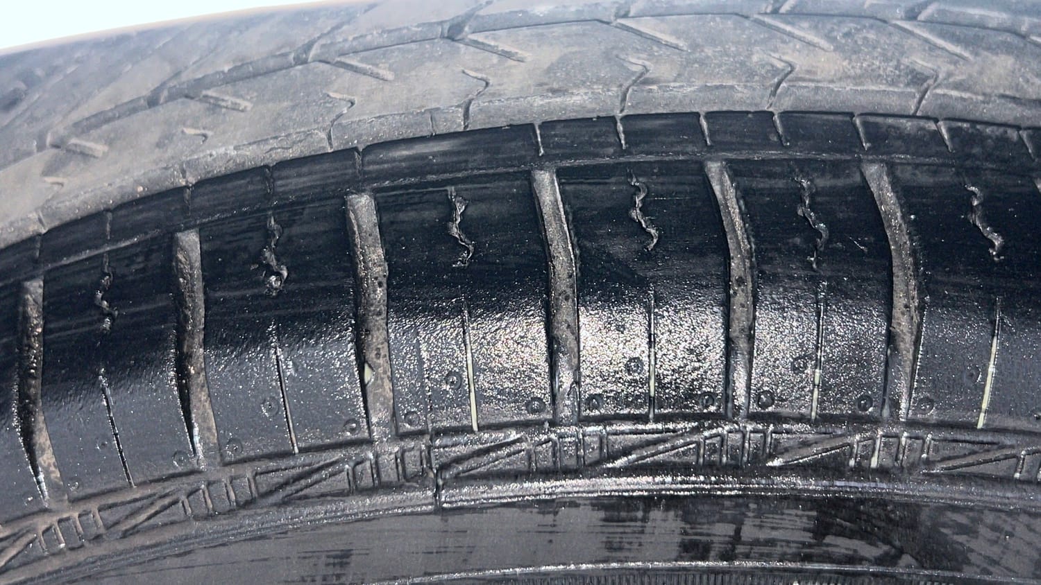 Used 2022 Volkswagen Polo Trendline 1.0L MPI Petrol Manual tyres LEFT FRONT TYRE TREAD VIEW