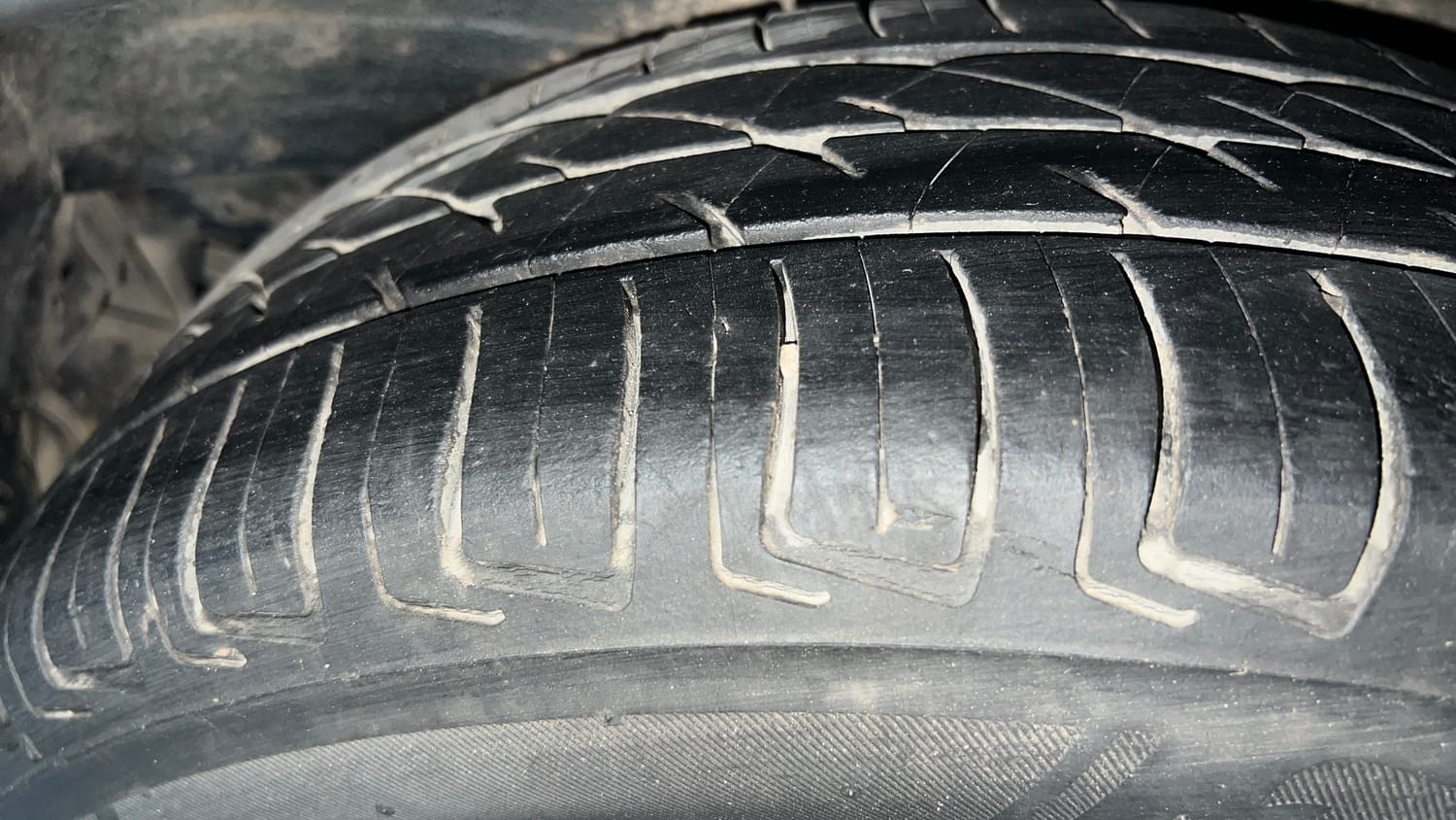 Used 2020 Maruti Suzuki Ignis Zeta 1.2 MT Petrol Manual tyres LEFT REAR TYRE TREAD VIEW