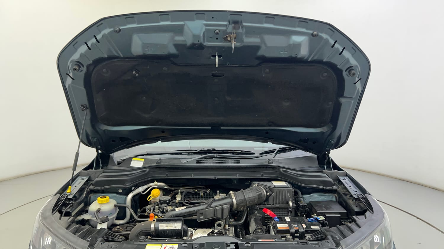 Used 2023 Mahindra XUV 300 W4 1.2 Petrol Petrol Manual engine ENGINE & BONNET OPEN FRONT VIEW