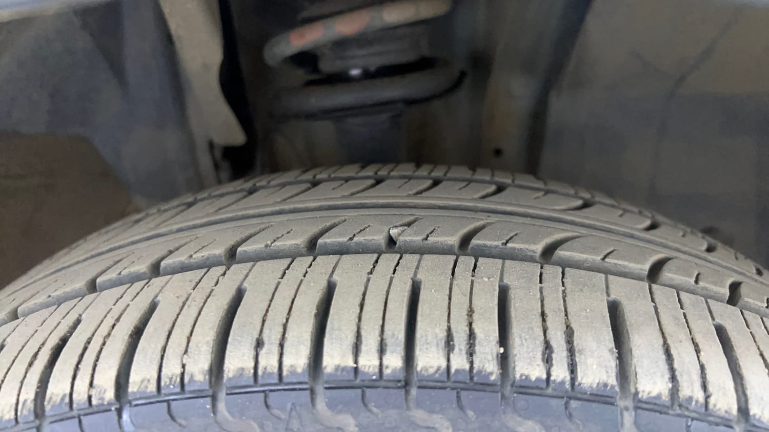 Used 2020 Renault Triber RXZ EASY-R AMT Petrol Automatic tyres RIGHT FRONT TYRE TREAD VIEW