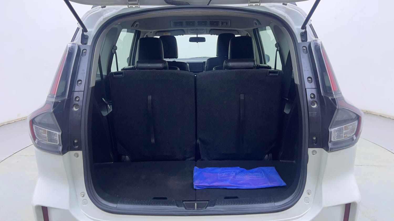 Used 2022 Maruti Suzuki XL6 Alpha MT Petrol Petrol Manual interior DICKY INSIDE VIEW