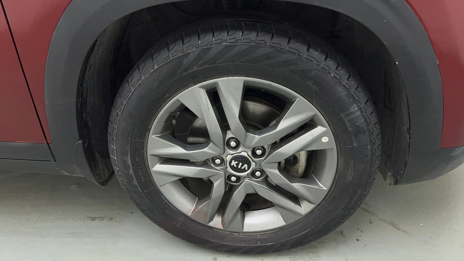 Used 2021 kia Seltos HTX IVT 1.5 Petrol Automatic tyres RIGHT FRONT TYRE RIM VIEW