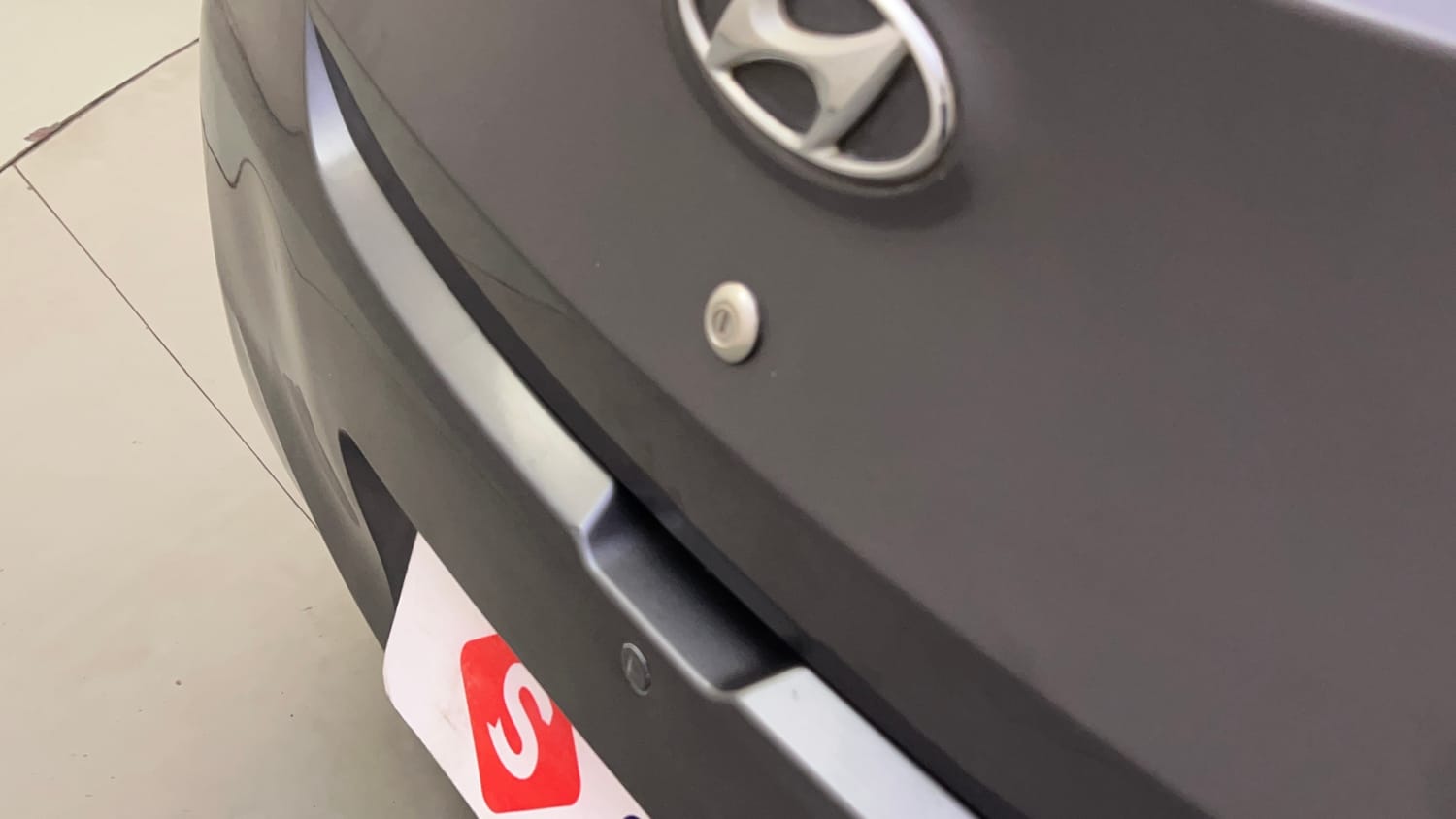Used 2017 hyundai Eon Magna+ (O) Petrol Manual dents MINOR DENT