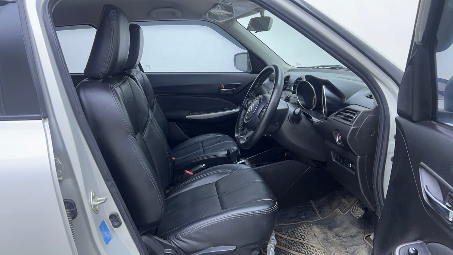 Used 2023 Maruti Suzuki Swift ZXi Plus AMT Petrol Automatic interior RIGHT SIDE FRONT DOOR CABIN VIEW