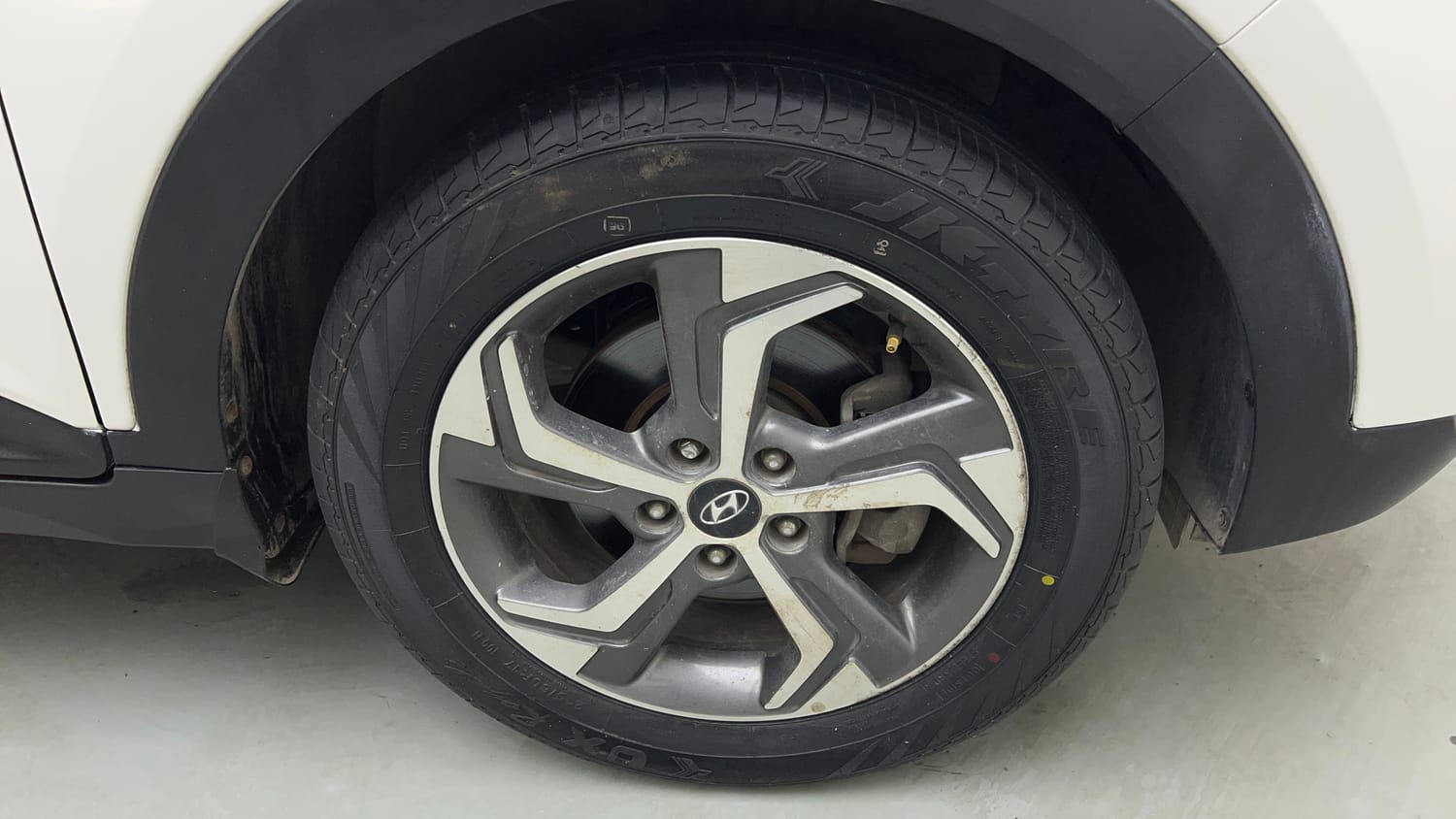 Used 2019 Hyundai Creta SX 1.6 AT CRDi Diesel Automatic tyres RIGHT FRONT TYRE RIM VIEW