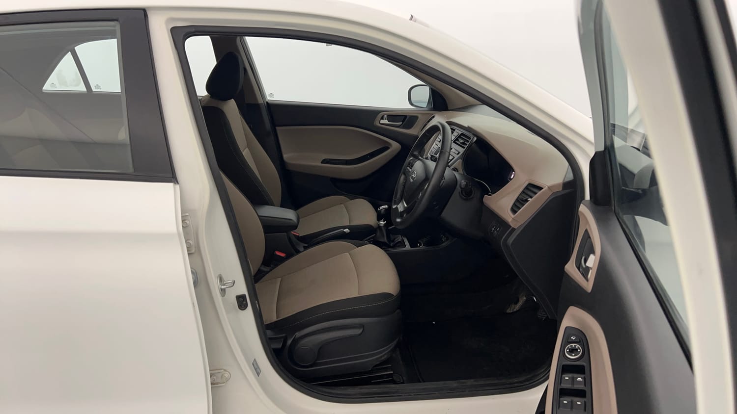 Used 2015 Hyundai Elite i20 Asta 1.2 Petrol Manual interior RIGHT SIDE FRONT DOOR CABIN VIEW