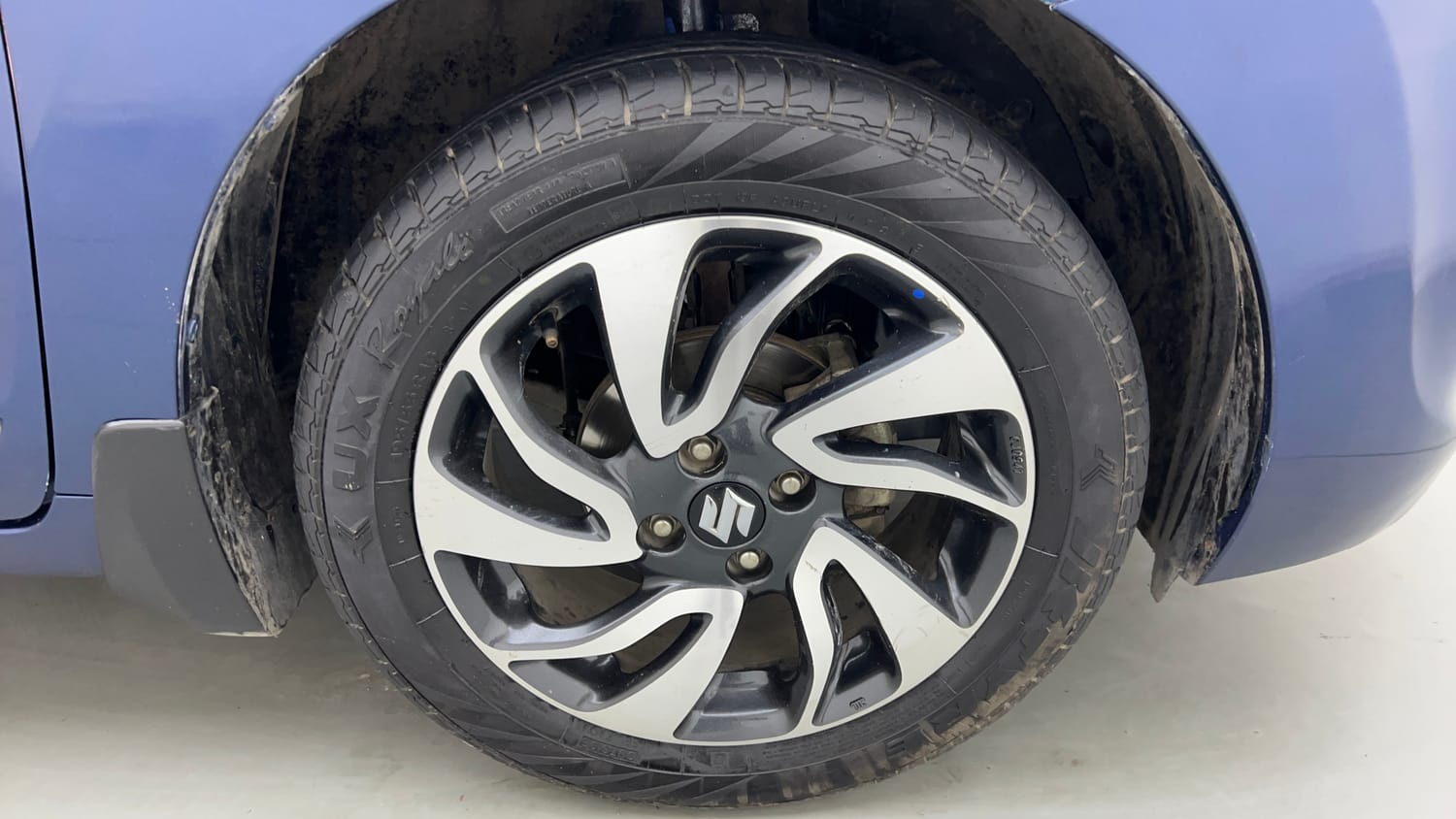 Used 2019 Maruti Suzuki Baleno Zeta Petrol Manual tyres RIGHT FRONT TYRE RIM VIEW