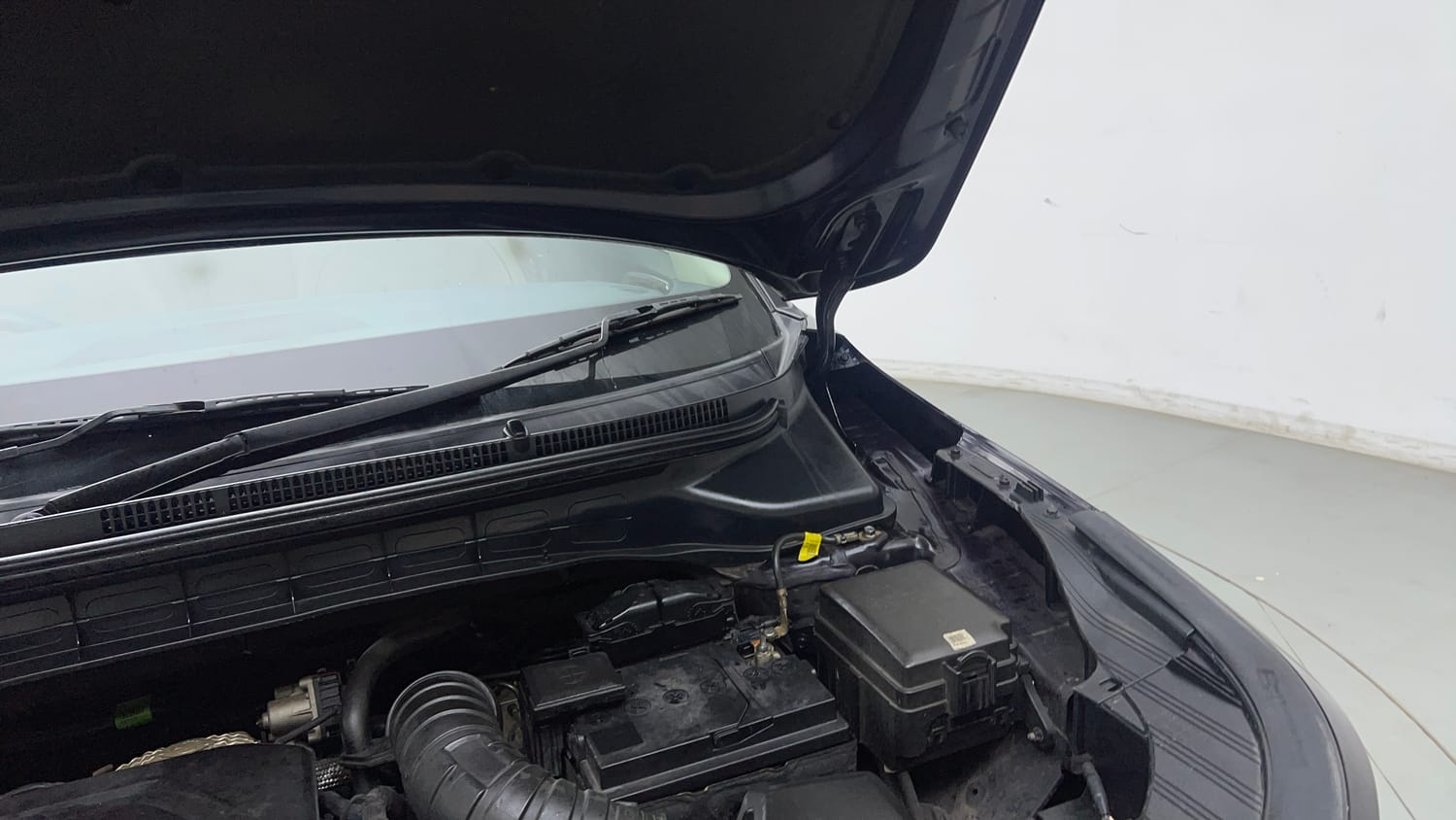Used 2022 Kia Carens Luxury Plus 1.5 Diesel AT 7 STR Diesel Automatic engine ENGINE LEFT SIDE HINGE & APRON VIEW