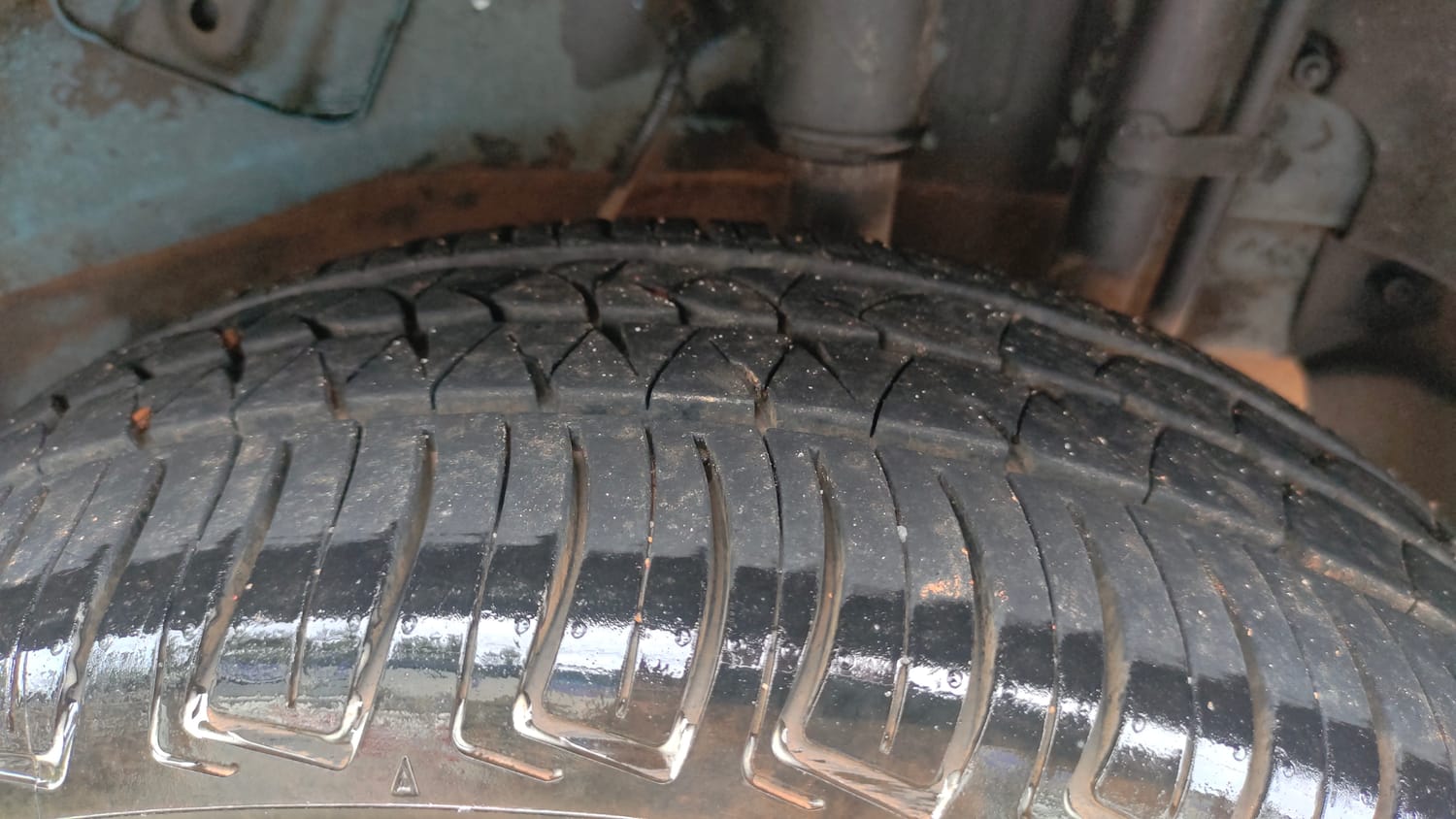 Used 2017 Tata Nexon XZ Plus Diesel Diesel Manual tyres LEFT REAR TYRE TREAD VIEW