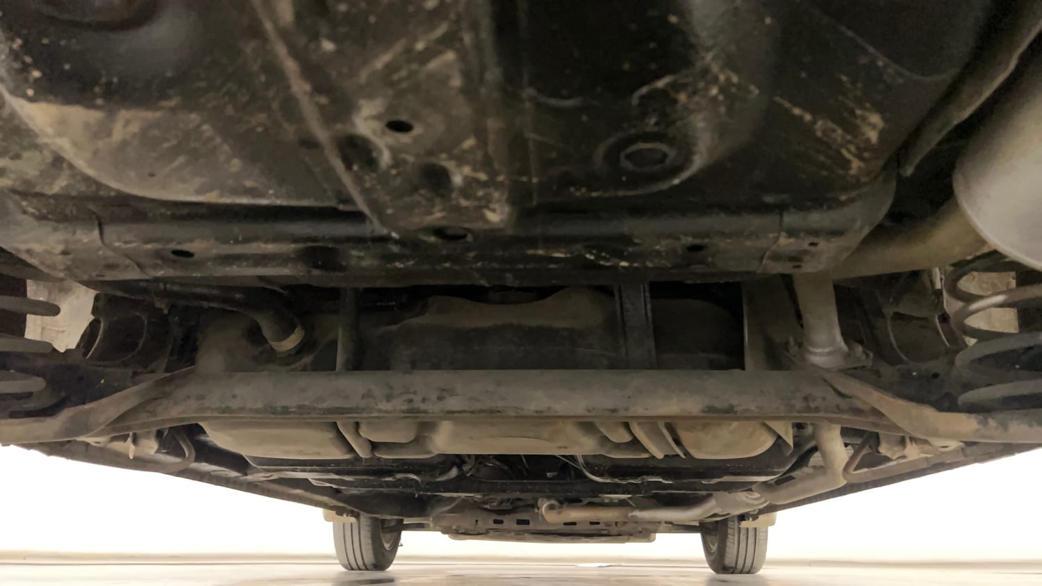 Used 2016 Honda City V Petrol Manual extra REAR UNDERBODY VIEW (TAKEN FROM REAR)
