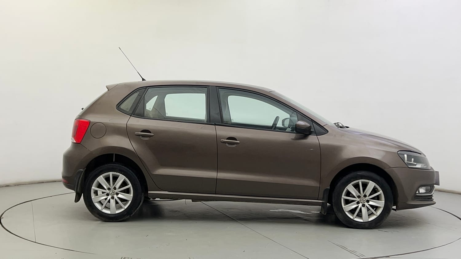 Used 2016 Volkswagen Polo Highline1.5L (D) Diesel Manual exterior RIGHT SIDE VIEW