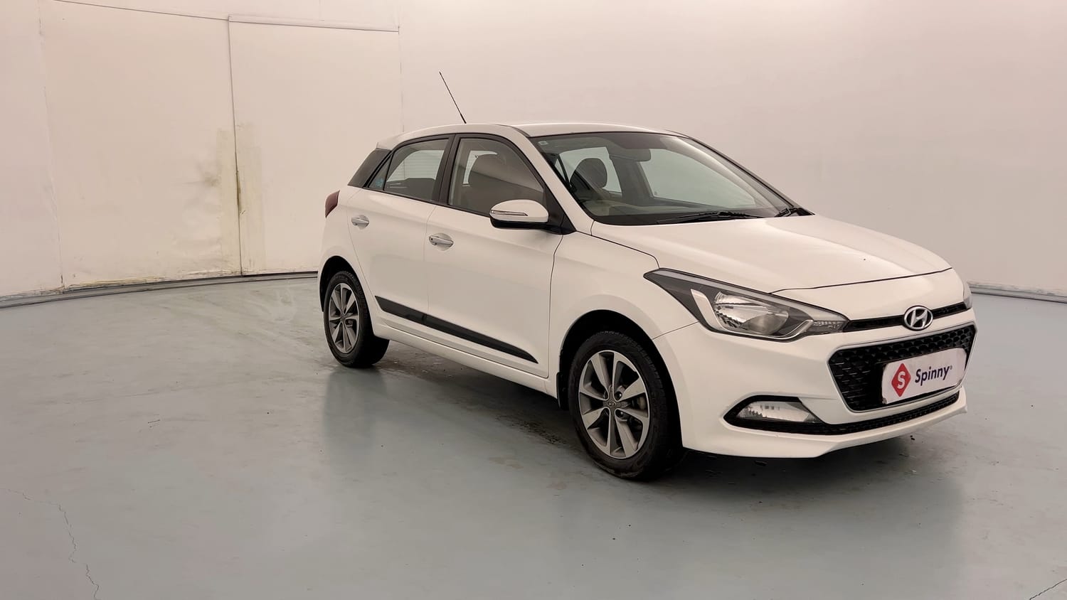 Used 2015 Hyundai Elite i20 Asta 1.2 Petrol Manual exterior RIGHT FRONT CORNER VIEW