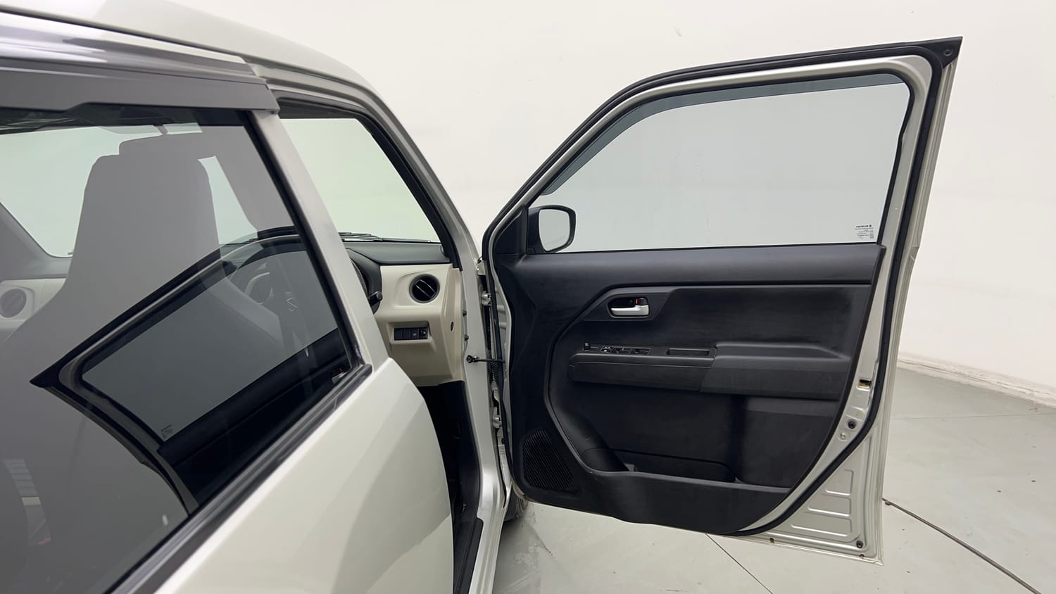 Used 2022 Maruti Suzuki Wagon R 1.0 VXi (O) 1.0 Petrol Manual interior RIGHT FRONT DOOR OPEN VIEW