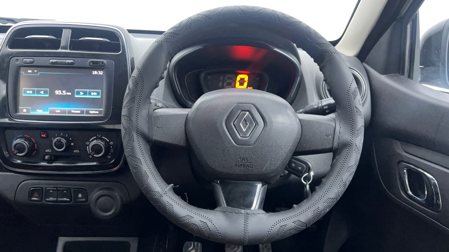 Used 2020 Renault Kwid RXT (O) 1.0 SCE Edition Petrol Manual interior STEERING VIEW