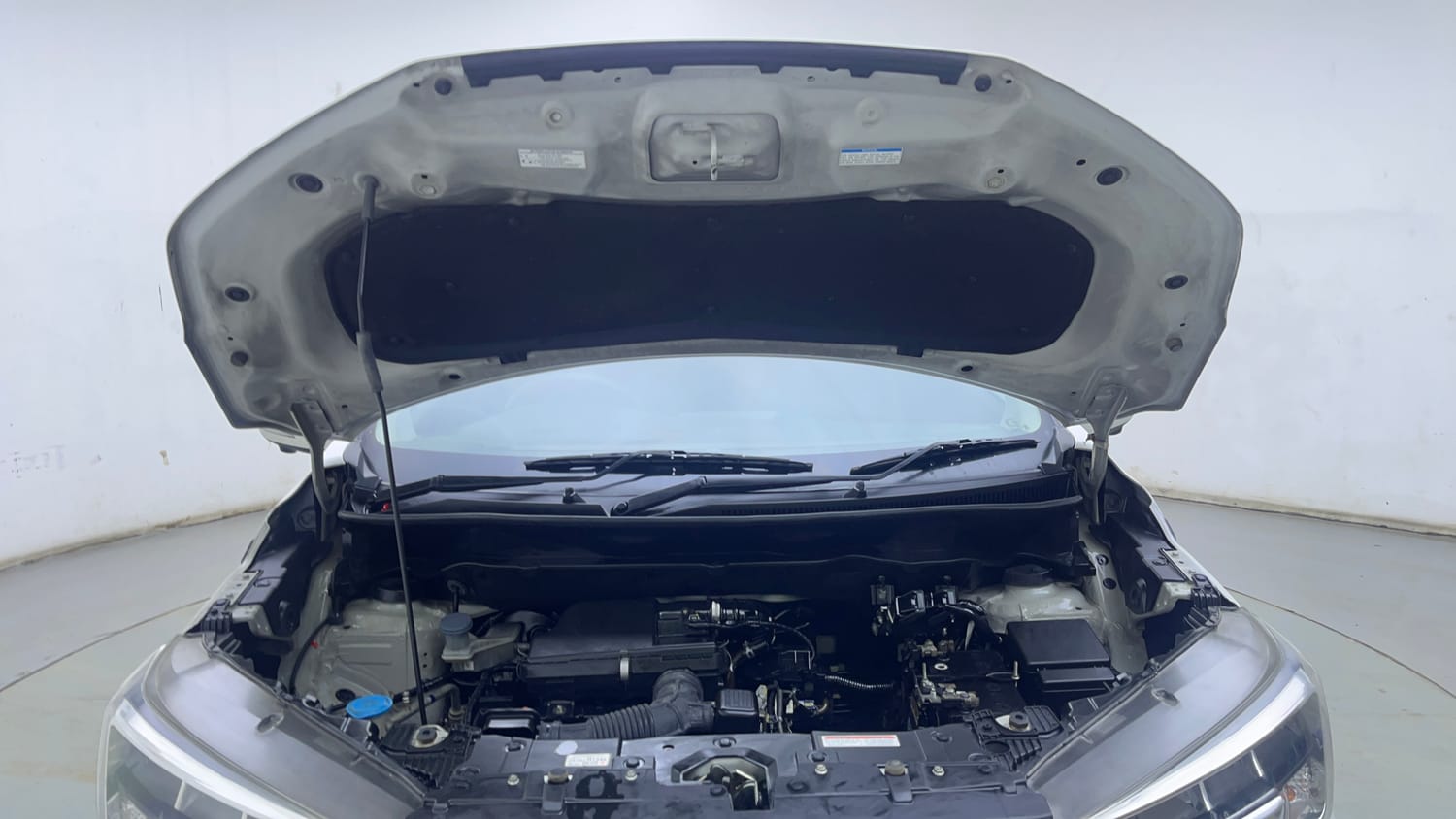 Used 2022 Maruti Suzuki XL6 Alpha MT Petrol Petrol Manual engine ENGINE & BONNET OPEN FRONT VIEW