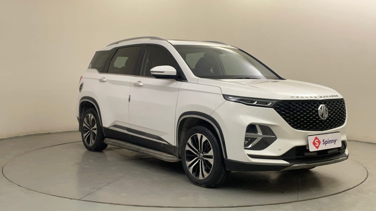 Used 2023 MG Motors Hector Plus Sharp 1.5 Petrol Turbo CVT 6-STR Petrol Automatic exterior RIGHT FRONT CORNER VIEW