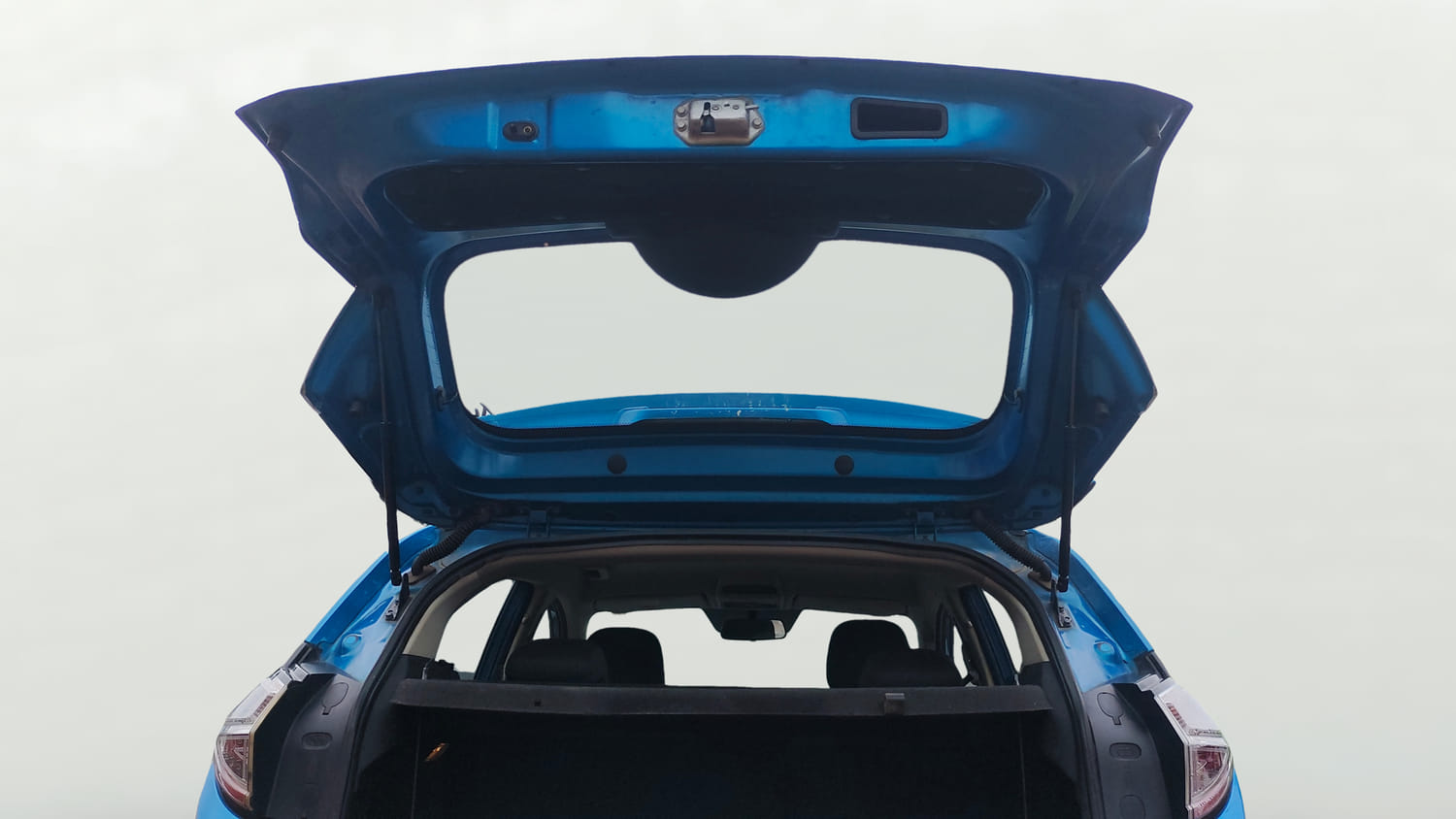 Used 2017 Tata Nexon XZ Plus Diesel Diesel Manual interior DICKY DOOR OPEN VIEW