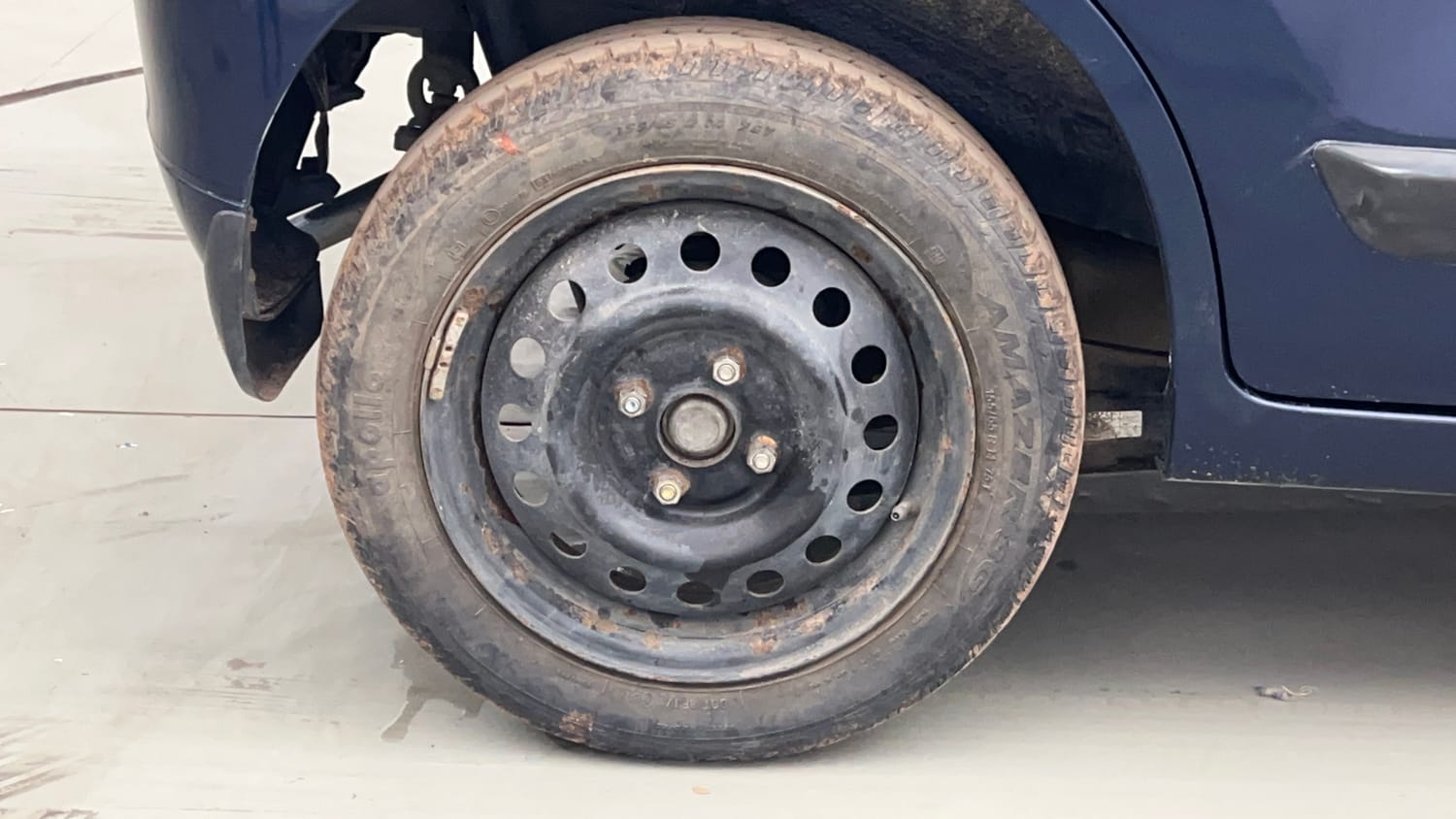 Used 2018 Maruti Suzuki Wagon R 1.0 VXI AMT Petrol Automatic tyres RIGHT REAR TYRE RIM VIEW