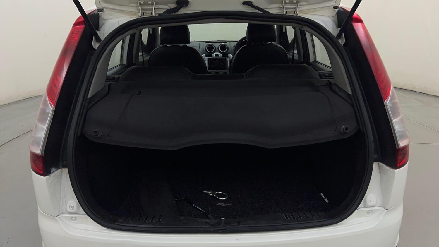 Used 2015 Ford Figo Duratec Petrol Titanium 1.2 Petrol Manual interior DICKY INSIDE VIEW