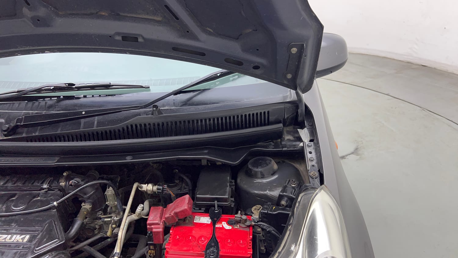 Used 2013 Maruti Suzuki A-Star ZXI Petrol Manual engine ENGINE LEFT SIDE HINGE & APRON VIEW