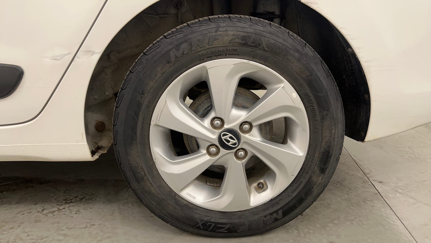 Used 2018 Hyundai Xcent SX 1.1 CRDi Diesel Manual tyres LEFT REAR TYRE RIM VIEW