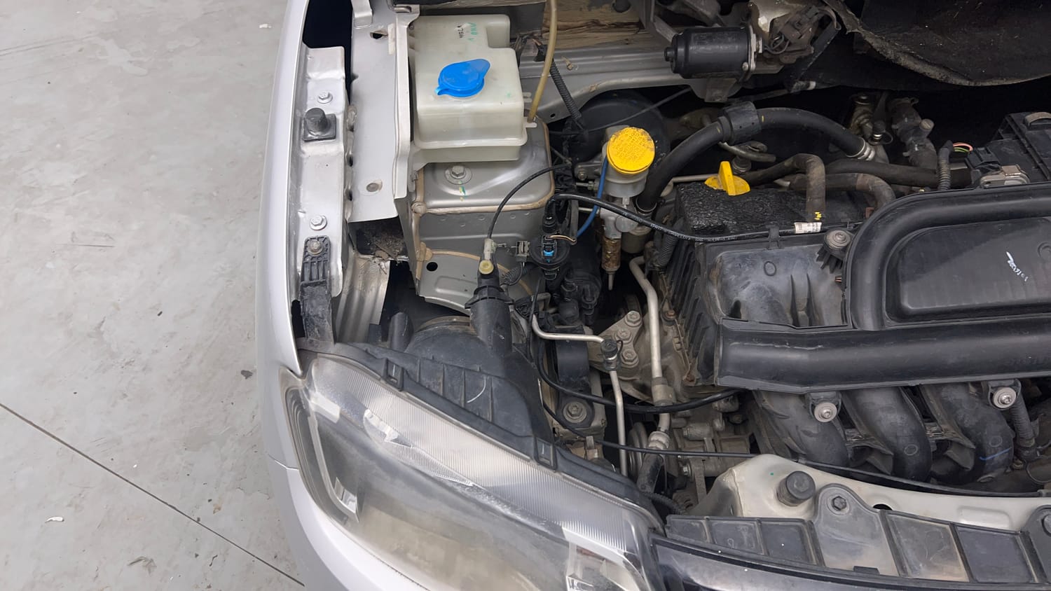 Used 2020 Renault Kwid RXT (O) 1.0 SCE Edition Petrol Manual engine ENGINE RIGHT SIDE VIEW