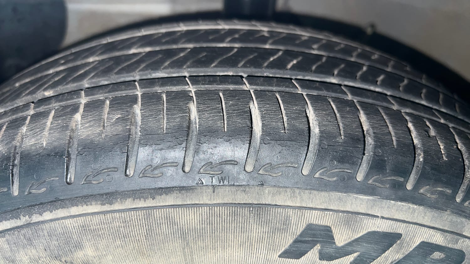 Used 2023 Hyundai Grand i10 Nios Sportz 1.2 Kappa VTVT Petrol Manual tyres LEFT FRONT TYRE TREAD VIEW