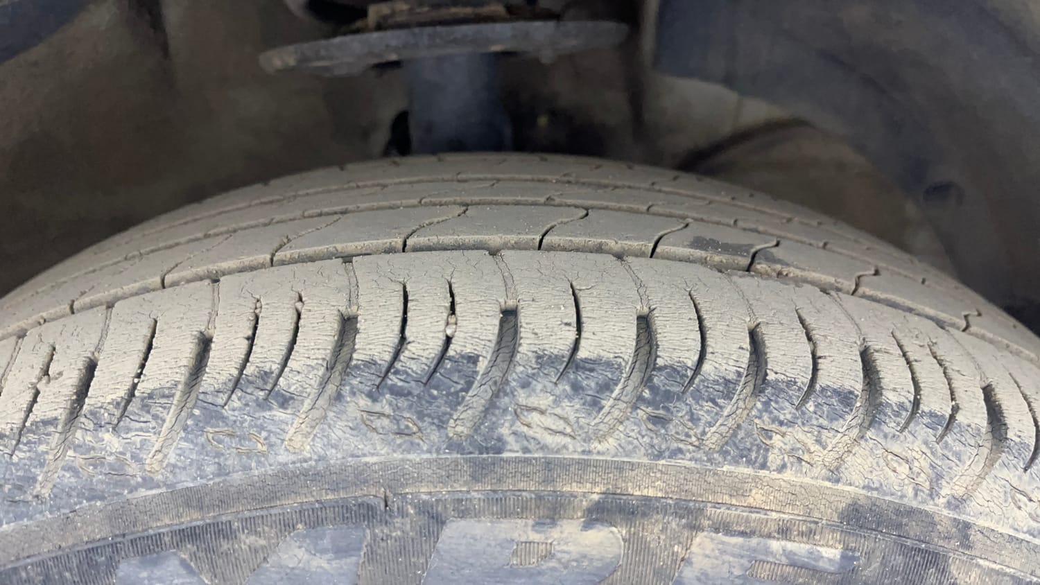 Used 2022 Maruti Suzuki XL6 Alpha MT Petrol Petrol Manual tyres RIGHT FRONT TYRE TREAD VIEW