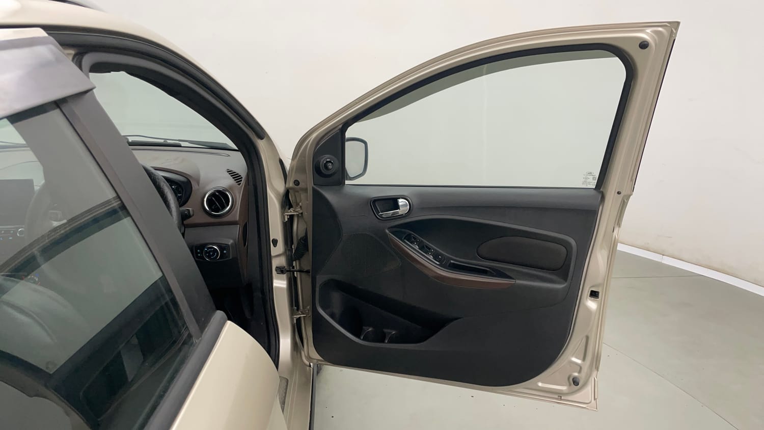 Used 2018 Ford Freestyle Titanium 1.2 Ti-VCT Petrol Manual interior RIGHT FRONT DOOR OPEN VIEW