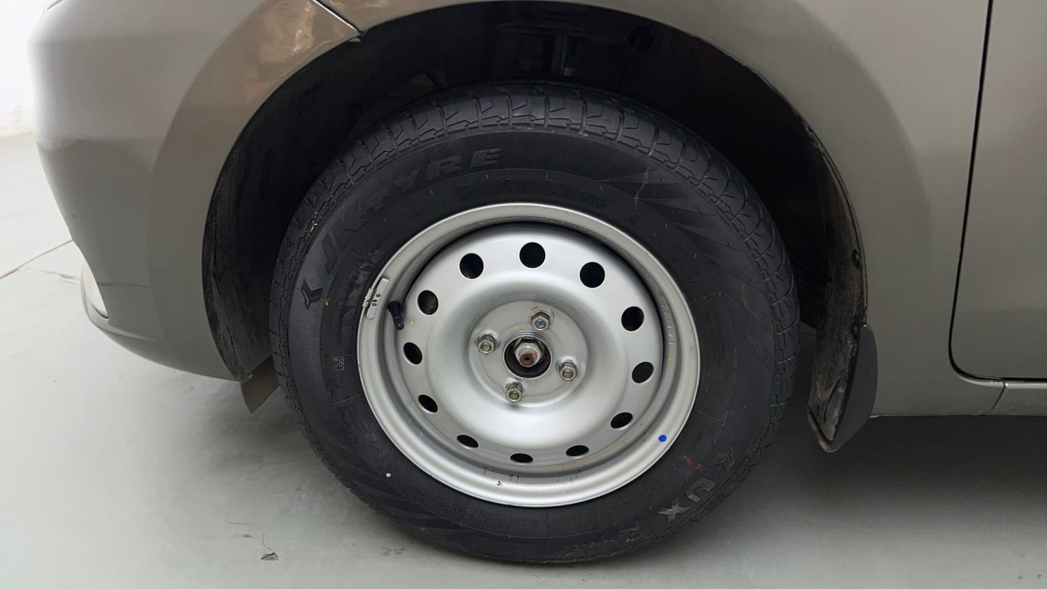 Used 2022 Maruti Suzuki Dzire LXi Petrol Manual tyres LEFT FRONT TYRE RIM VIEW