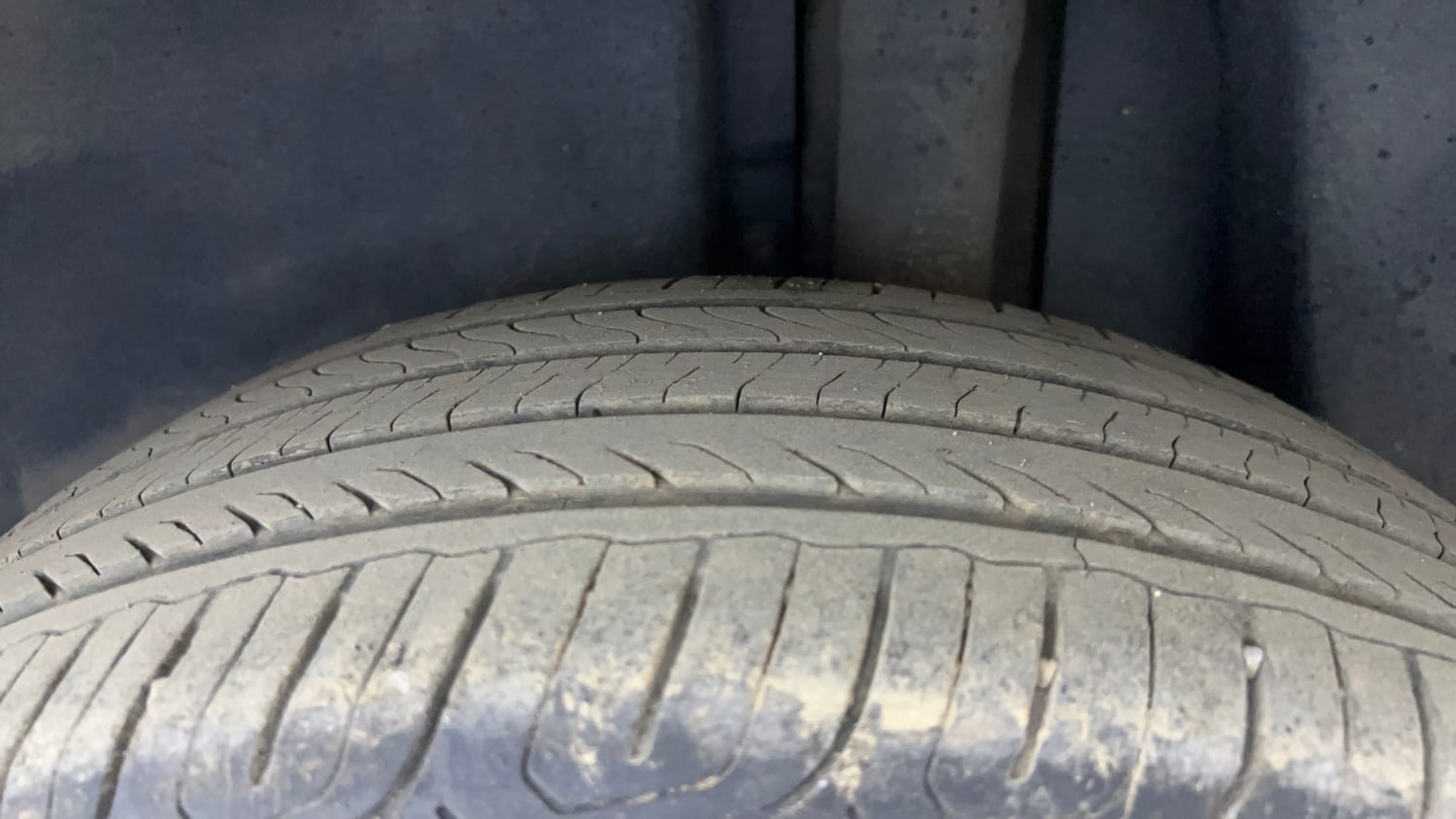 Used 2022 Volkswagen Taigun Highline 1.0 TSI MT Petrol Manual tyres LEFT REAR TYRE TREAD VIEW
