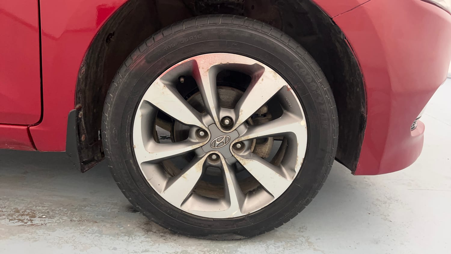 Used 2017 Hyundai Elite i20 Asta 1.2 Petrol Manual tyres RIGHT FRONT TYRE RIM VIEW
