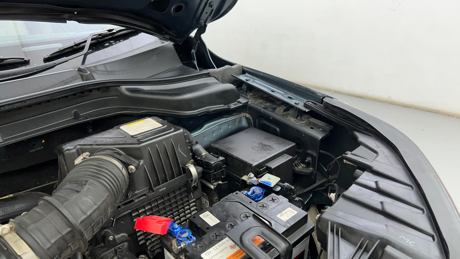 Used 2023 Mahindra XUV 300 W4 1.2 Petrol Petrol Manual engine ENGINE LEFT SIDE HINGE & APRON VIEW