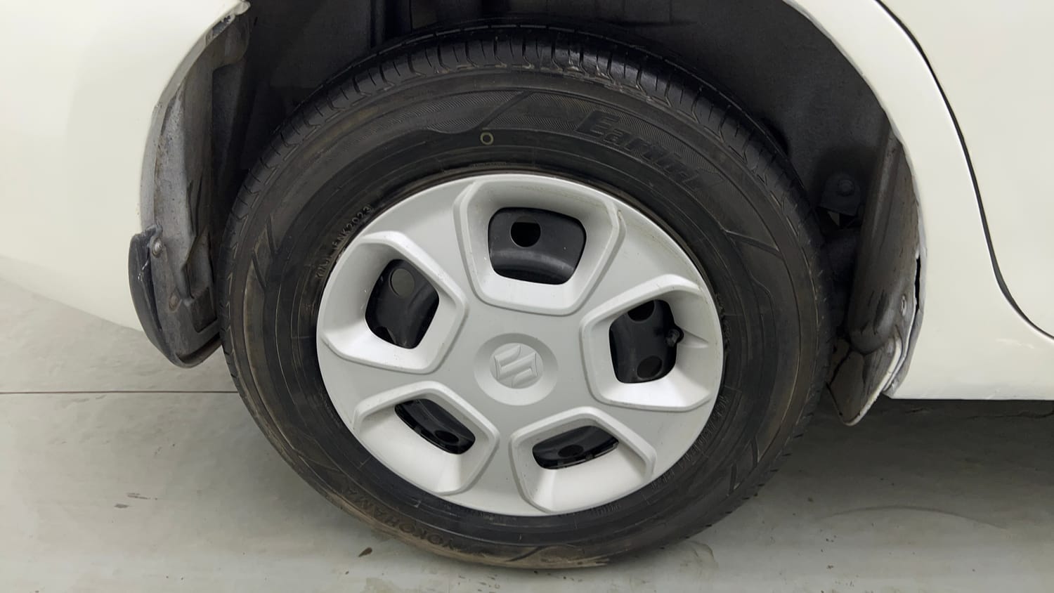Used 2017 Maruti Suzuki Dzire VXi Petrol Manual tyres RIGHT REAR TYRE RIM VIEW