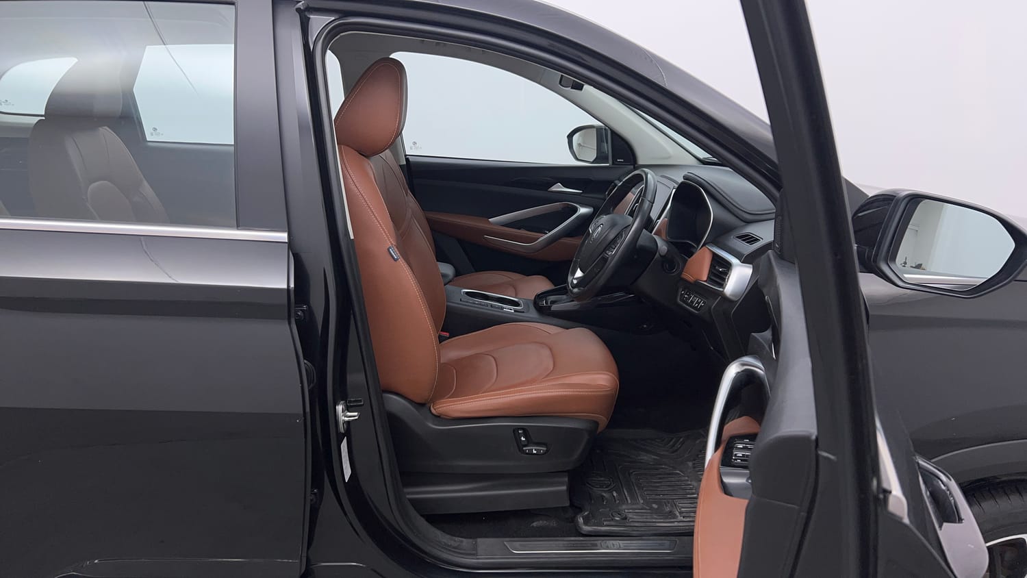 Used 2022 MG Motors Hector Plus Sharp 1.5 Petrol Turbo CVT 6-STR Petrol Automatic interior RIGHT SIDE FRONT DOOR CABIN VIEW