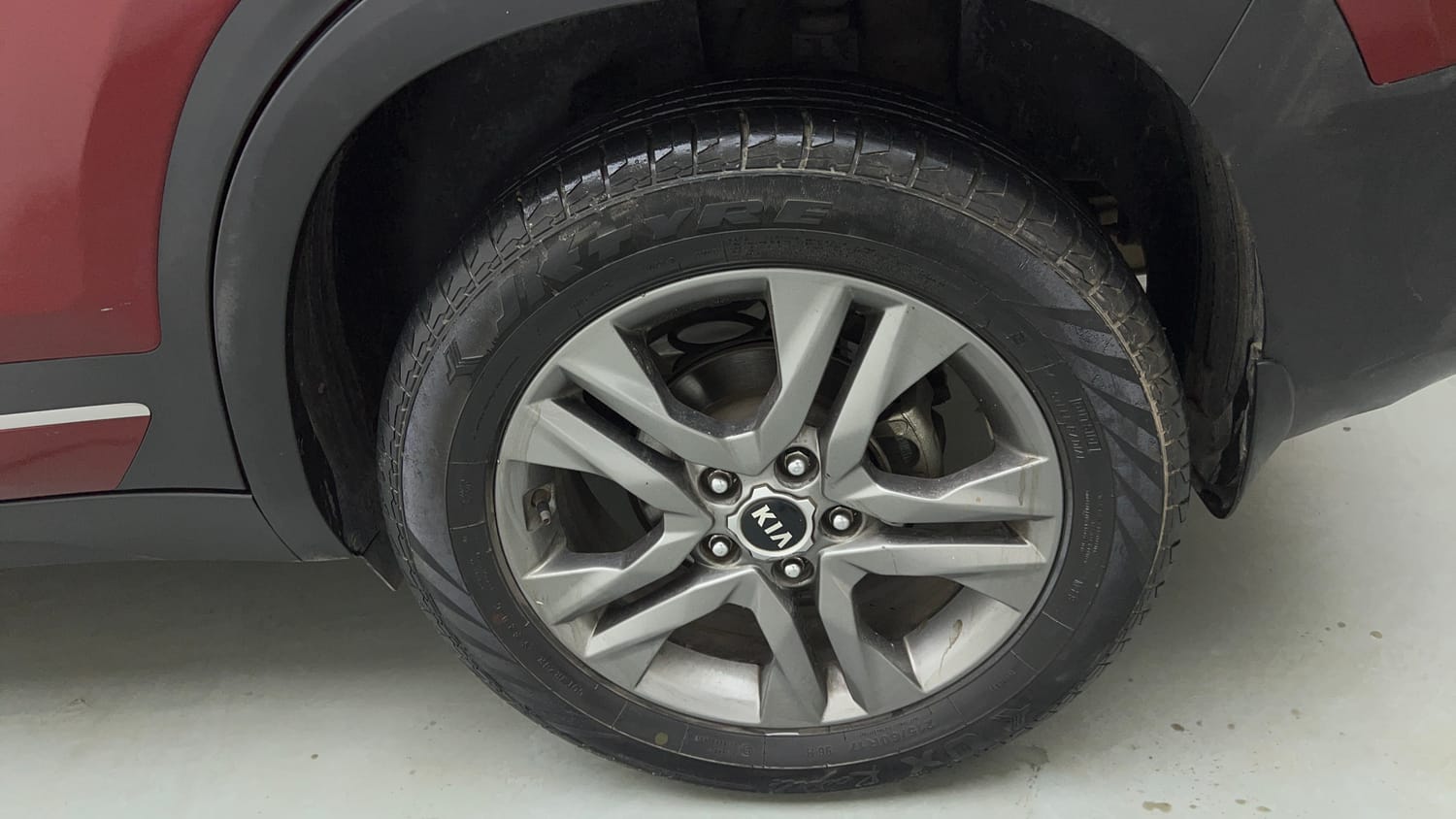 Used 2021 kia Seltos HTX IVT 1.5 Petrol Automatic tyres LEFT REAR TYRE RIM VIEW