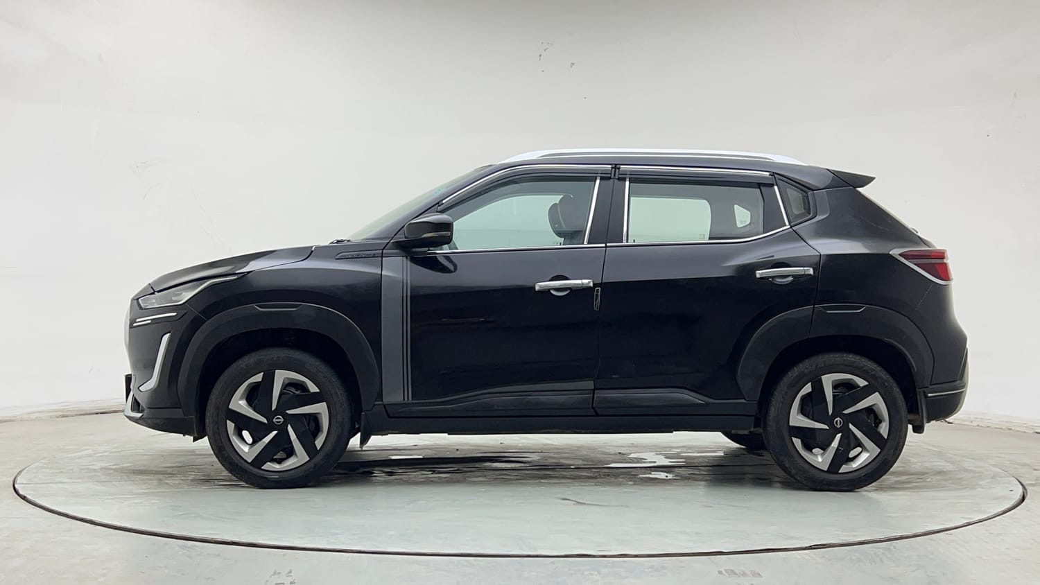 Used 2023 Nissan Magnite XL Petrol+Cng (Outside fitted) Cng Manual exterior LEFT SIDE VIEW