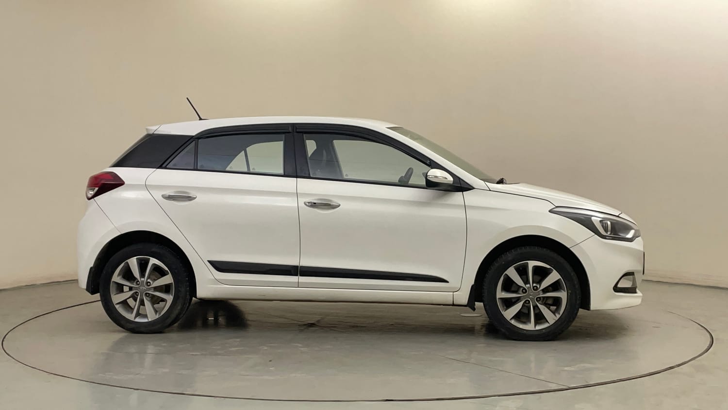 Used 2016 Hyundai Elite i20 Asta 1.4 CRDI (O) Diesel Manual exterior RIGHT SIDE VIEW