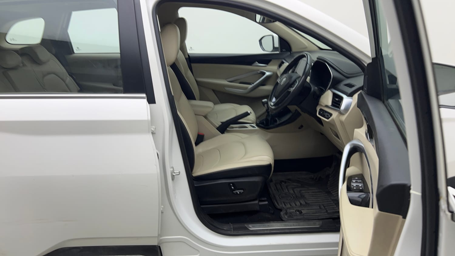 Used 2022 MG Motors Hector Sharp 1.5 Petrol Turbo Hybrid MT Hybrid Manual interior RIGHT SIDE FRONT DOOR CABIN VIEW