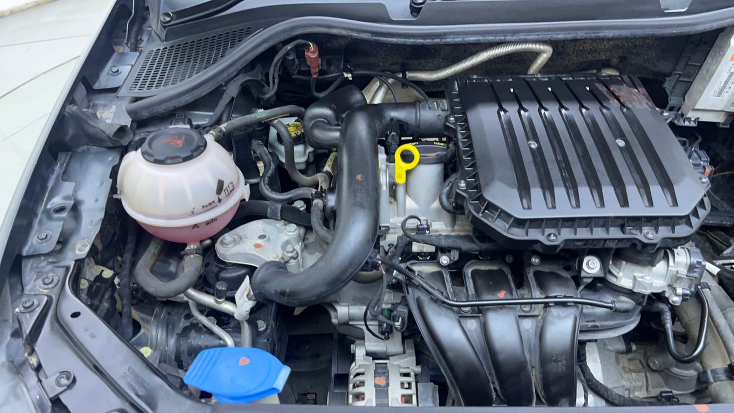 Used 2021 Volkswagen Polo Trendline 1.0L MPI Petrol Manual engine ENGINE RIGHT SIDE VIEW