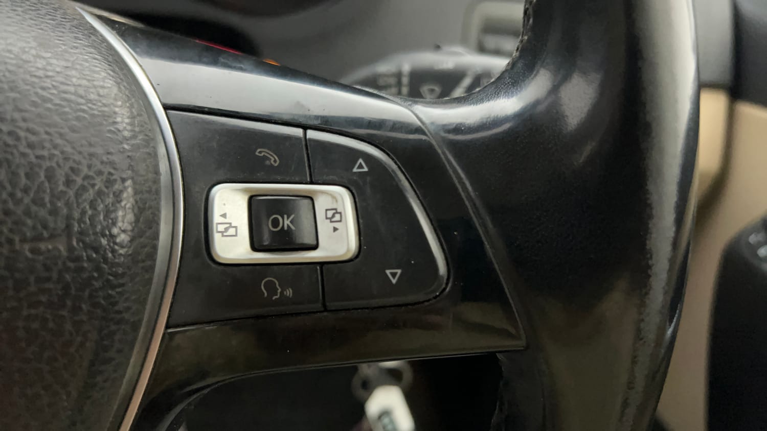 Used 2016 Volkswagen Polo Highline1.5L (D) Diesel Manual top_features Cruise control