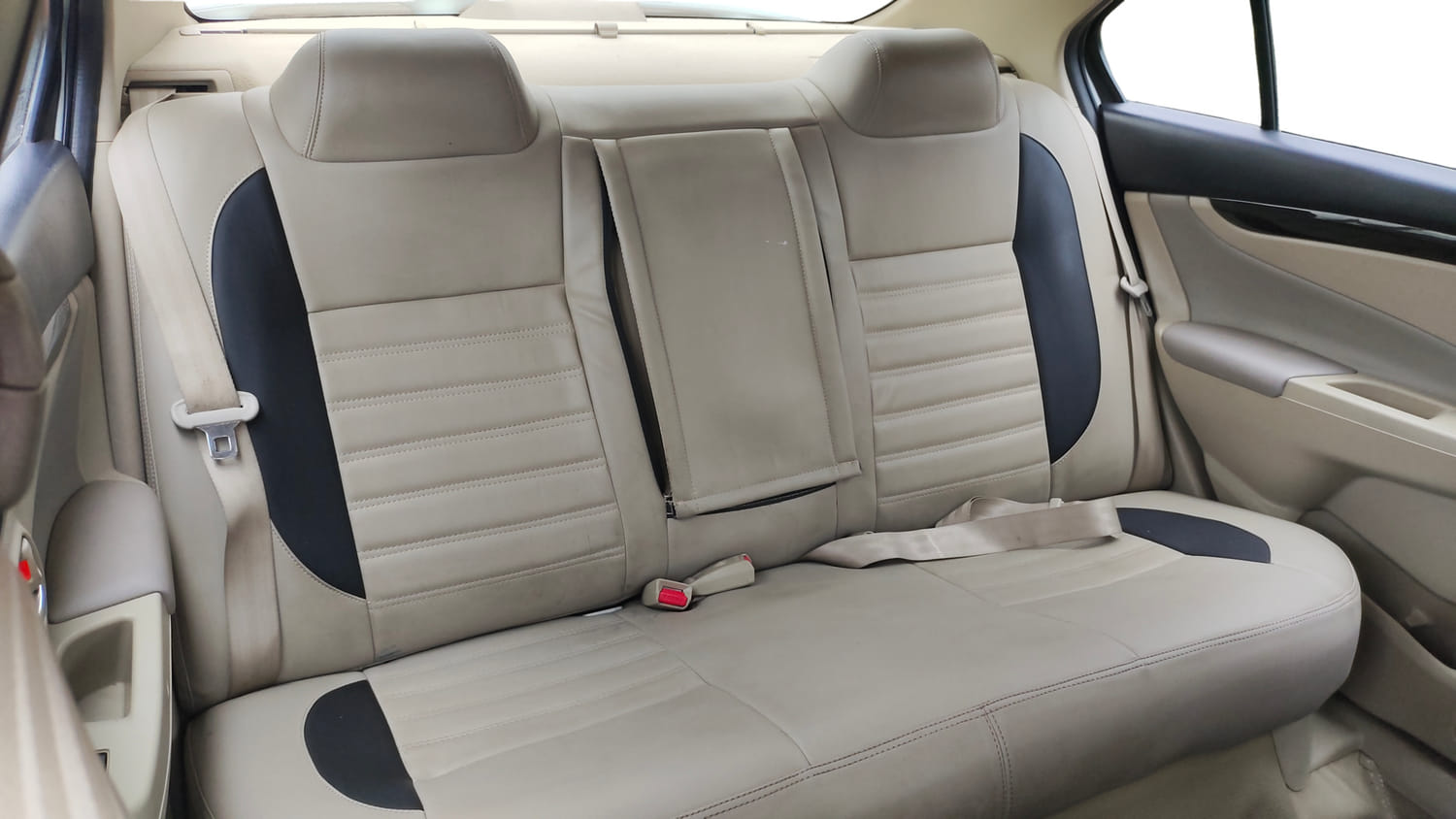 Used 2018 Maruti Suzuki Ciaz Zeta 1.4 MT Petrol Manual interior REAR SEAT CONDITION VIEW