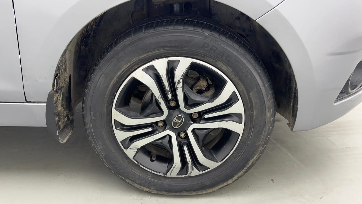 Used 2019 Tata Tiago Revotron XZA Petrol Automatic tyres RIGHT FRONT TYRE RIM VIEW