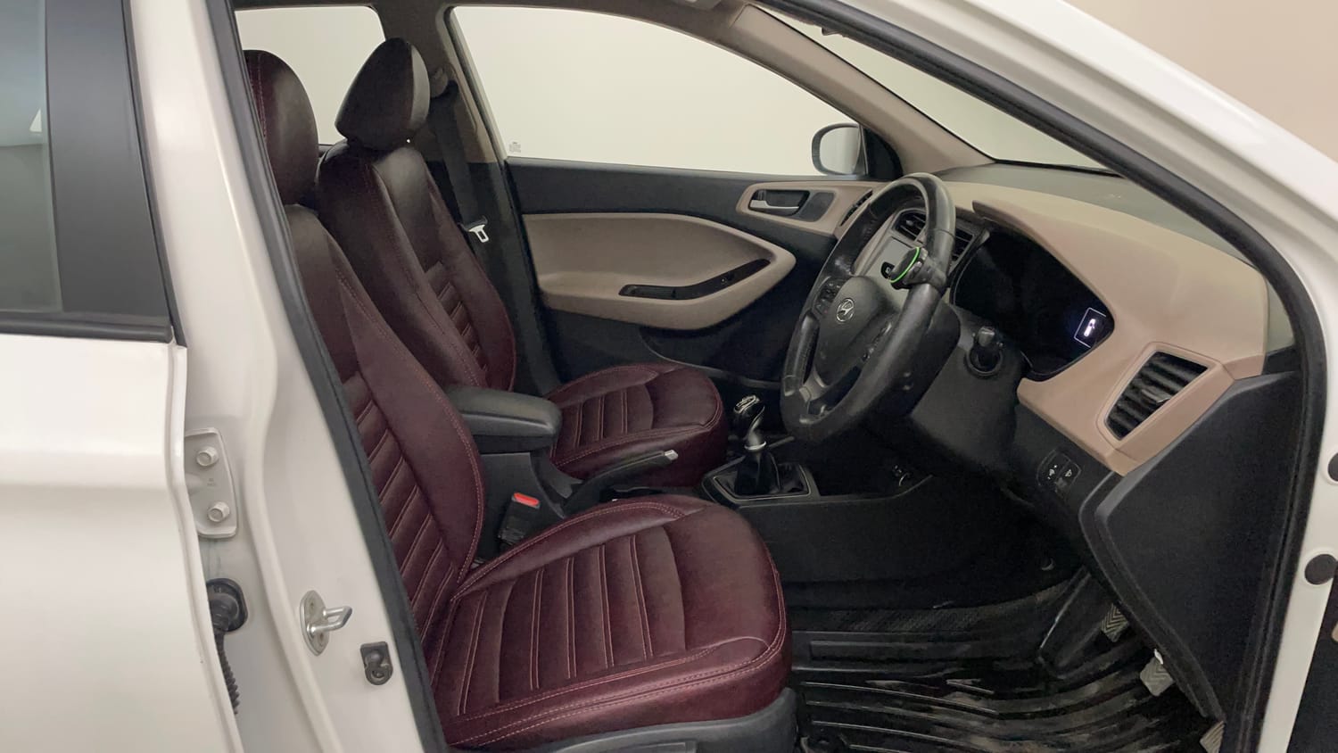 Used 2016 Hyundai Elite i20 Asta 1.4 CRDI (O) Diesel Manual interior RIGHT SIDE FRONT DOOR CABIN VIEW