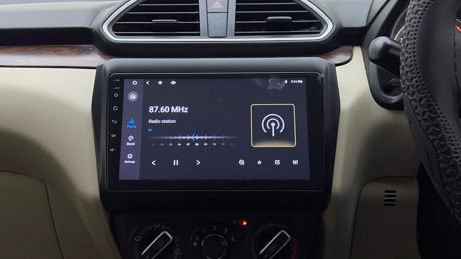 Used 2017 Maruti Suzuki Dzire VXi Petrol Manual top_features Integrated (in-dash) music system