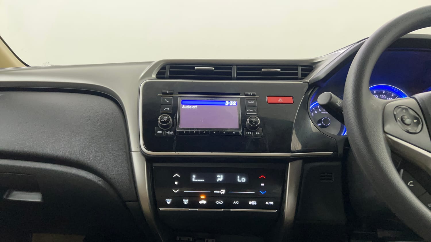 Used 2016 Honda City V Petrol Manual interior MUSIC SYSTEM & AC CONTROL VIEW