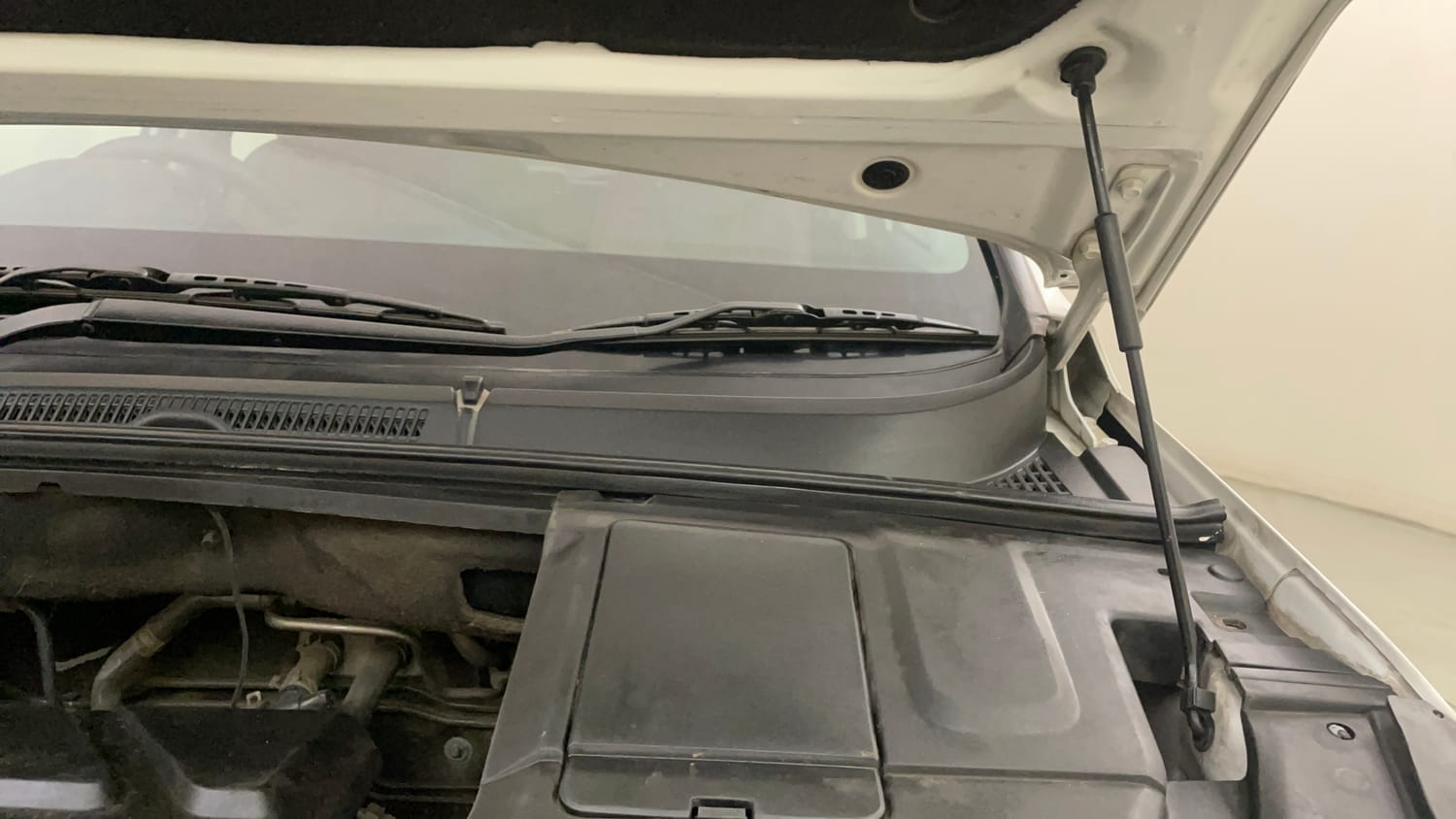 Used 2023 MG Motors Hector Plus Sharp 1.5 Petrol Turbo CVT 6-STR Petrol Automatic engine ENGINE LEFT SIDE HINGE & APRON VIEW