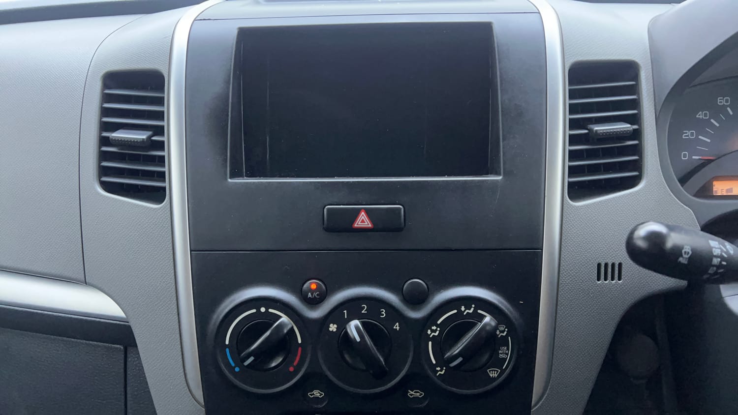Used 2013 Maruti Suzuki Wagon R 1.0 LXI CNG (outside fitted) Cng Manual interior MUSIC SYSTEM & AC CONTROL VIEW