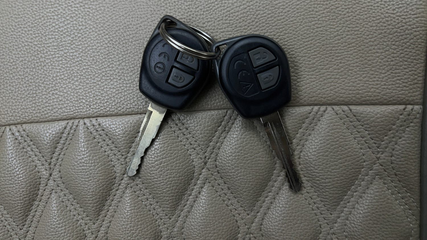 Used 2017 Maruti Suzuki Dzire VXi Petrol Manual extra CAR KEY VIEW